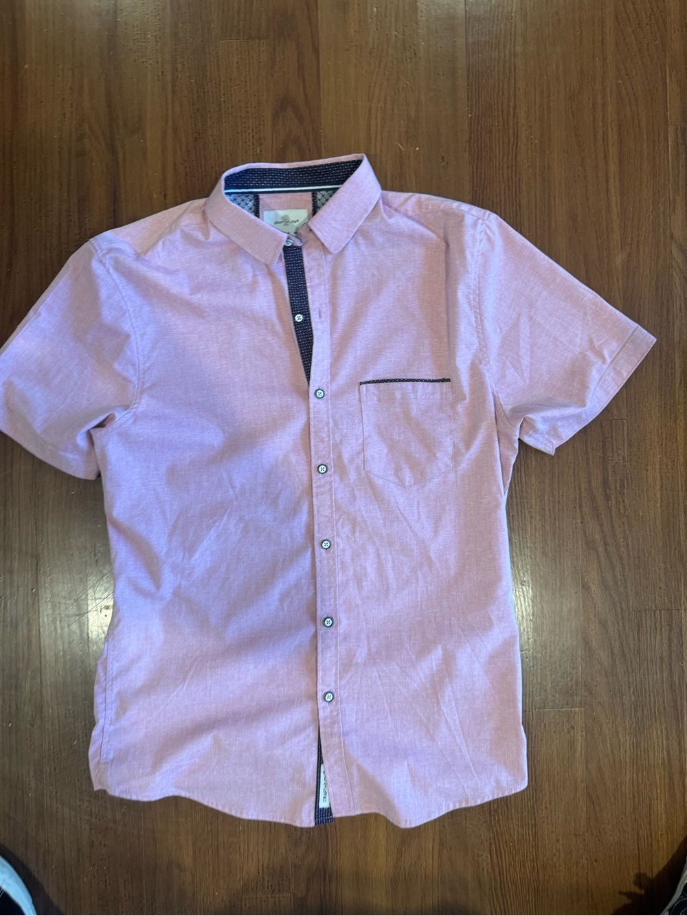 Casual Short-Sleeve Button-Down Shirt in Light Pink with Contrast Trim
